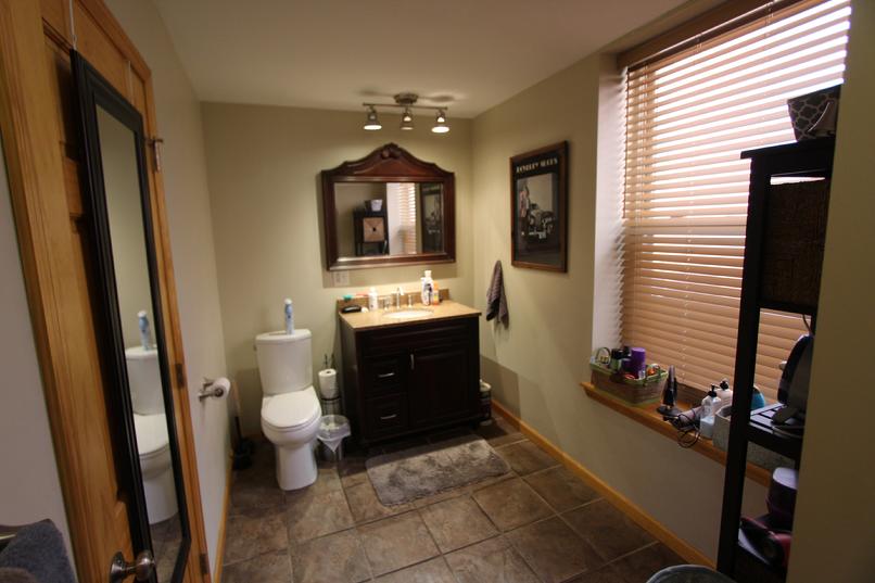 StarLoftPgh Bathroom/Bathtub